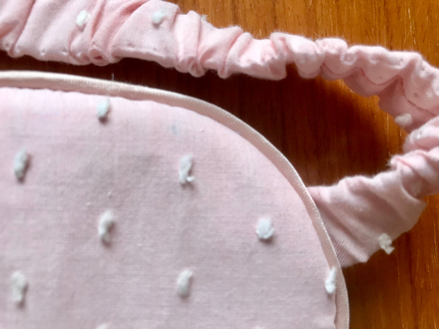 Masque de nuit rose plumetis