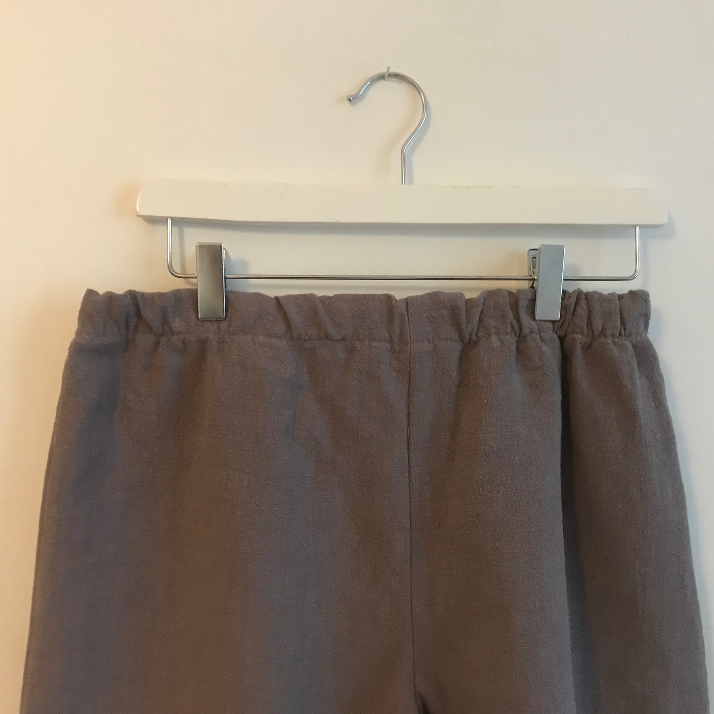 Bermuda taupe lin lavé