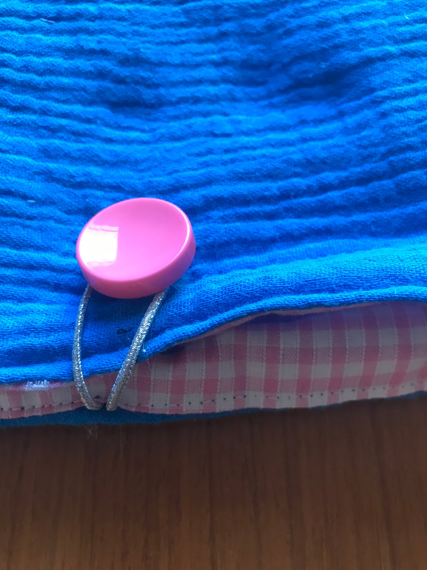 poche à livre bleu vif/vichy rose