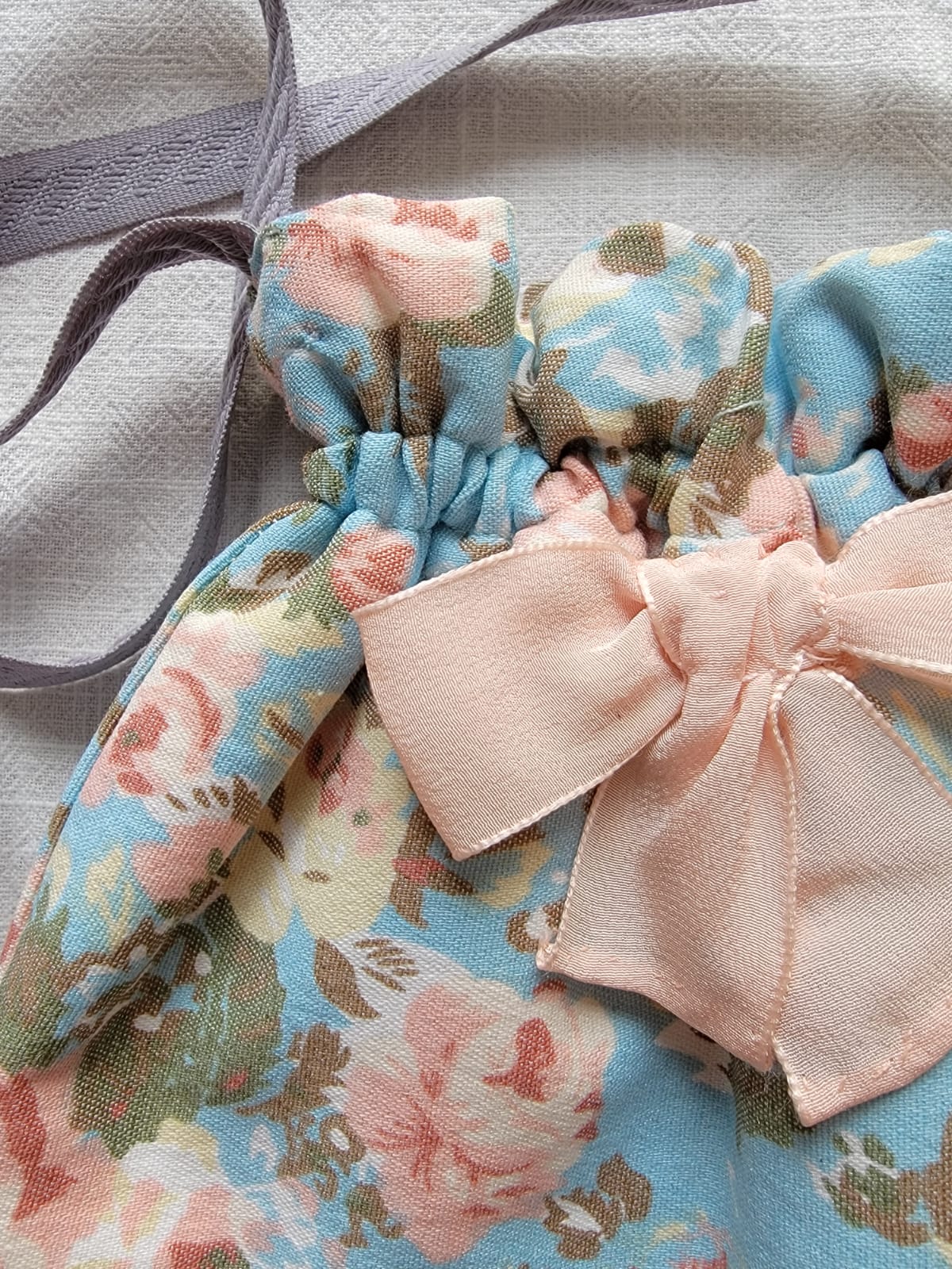 Bourse fleurie tons pastels