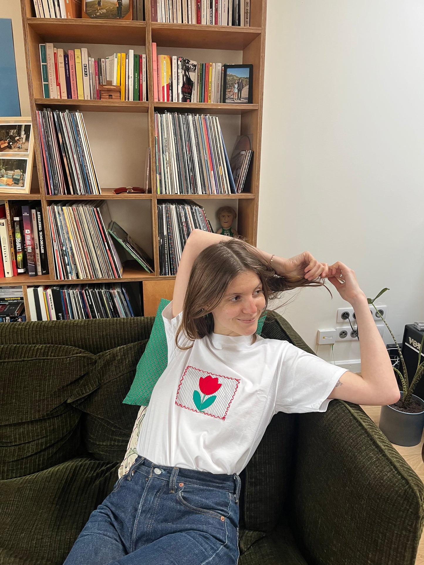 T-shirt tulipe rouge capsule printemps fond blanc