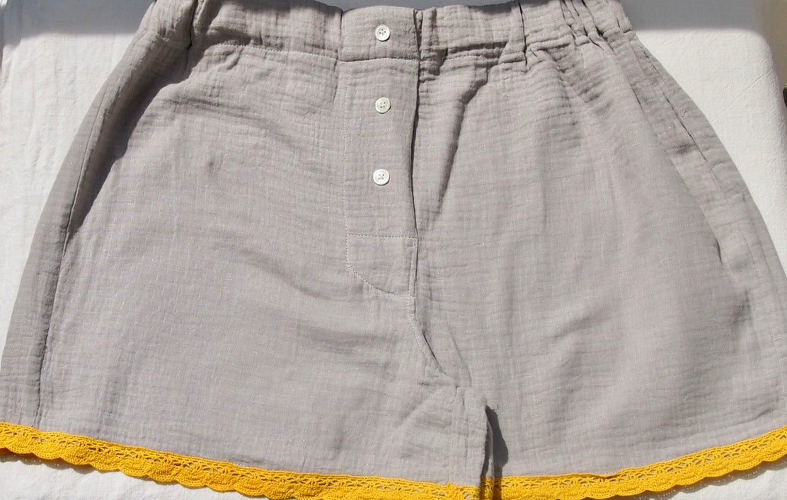 Caleçon en double gaze gris clair/dentelle jaune vif