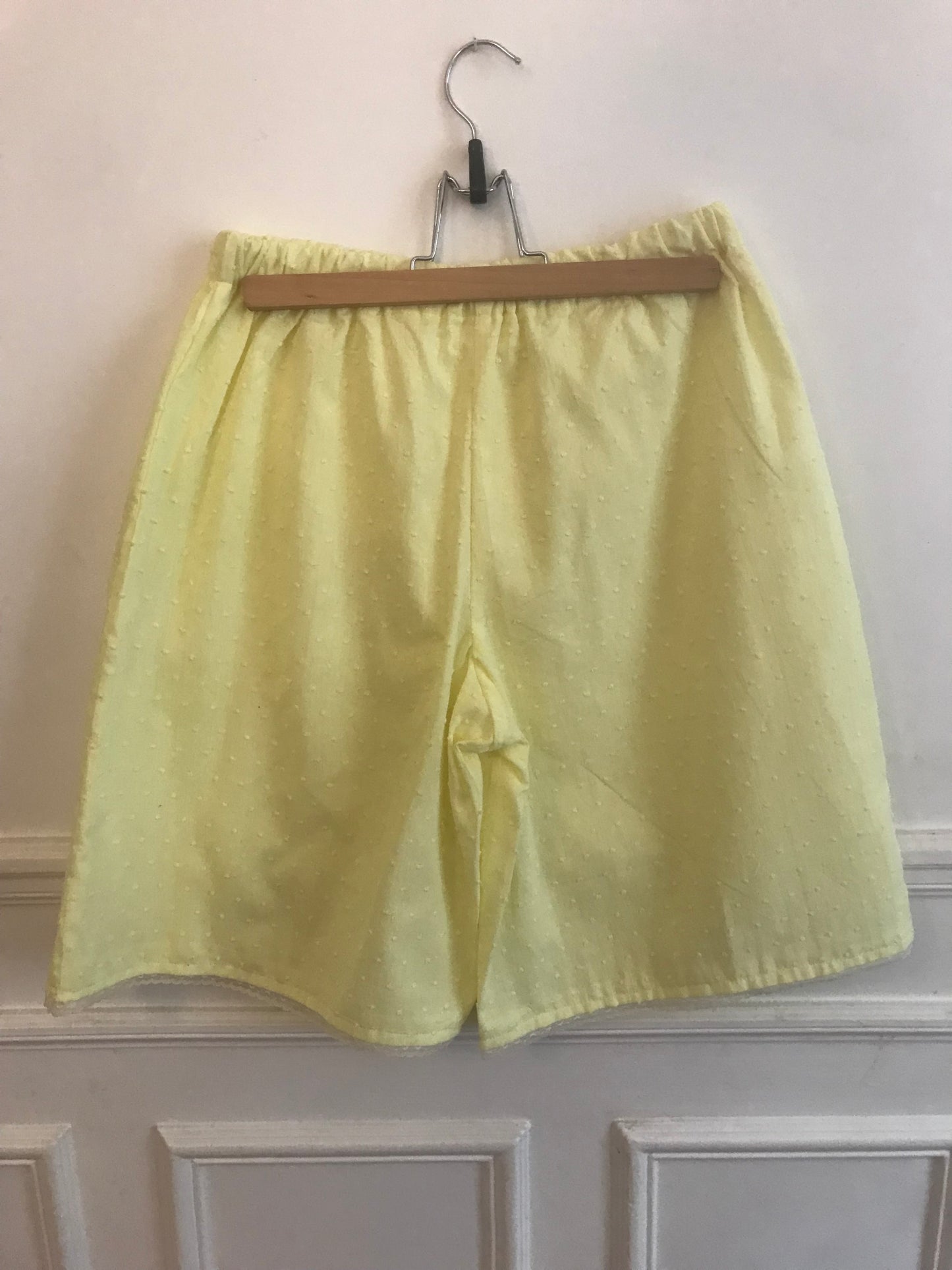 bermuda plumetis jaune pâle citron