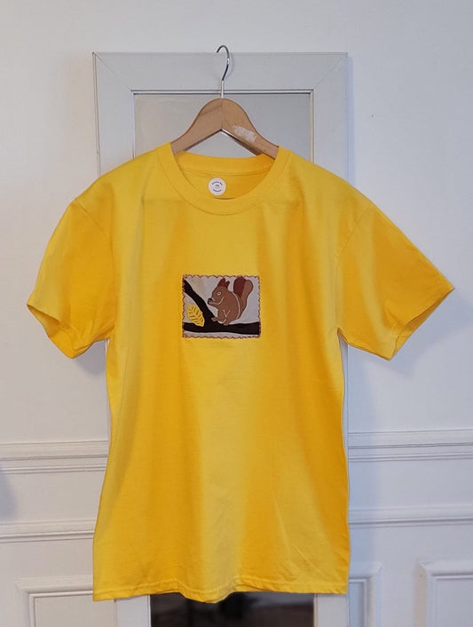 T-shirt Ecureuil capsule automne fond jaune