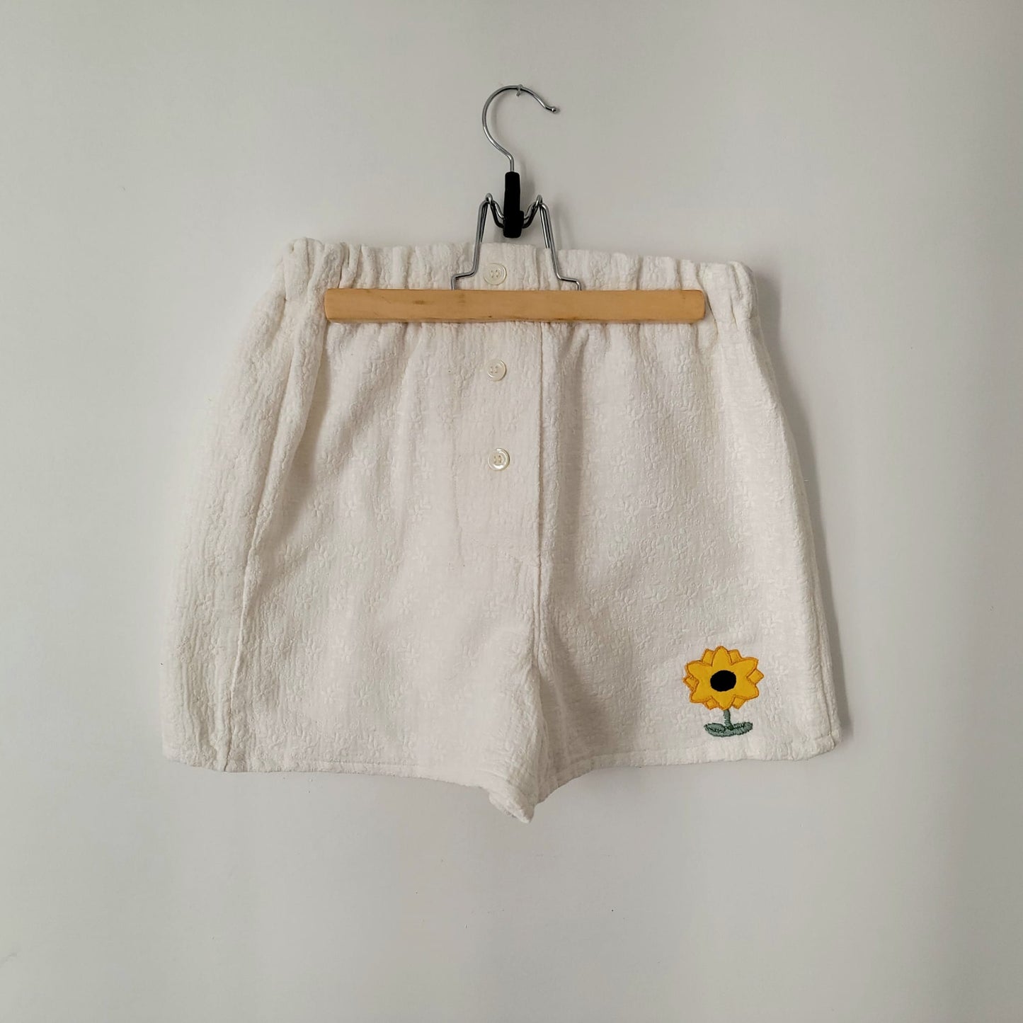 Caleçon-short double gaze écru brodé motif tournesol